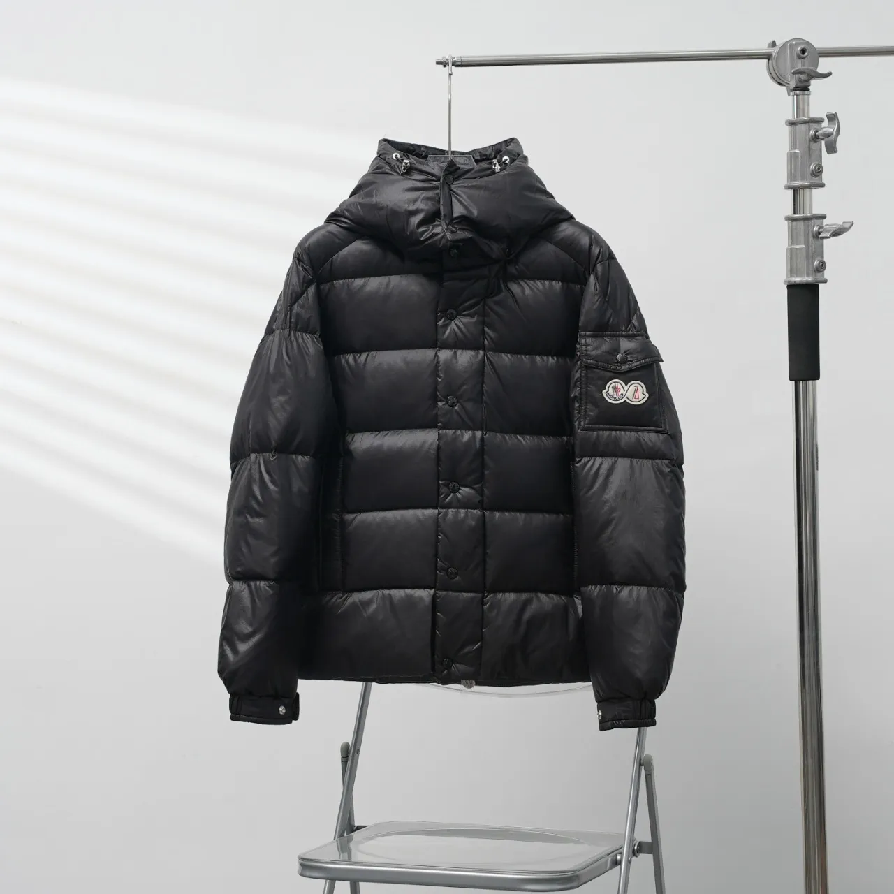 P390 Moncler/ 2026 70 、 。 DNA ， ， 。 Classic ， 、 。 Classic 70 。 Quality， 90 ，Premium Quality ， ，Black ！ Sizes M-3XL